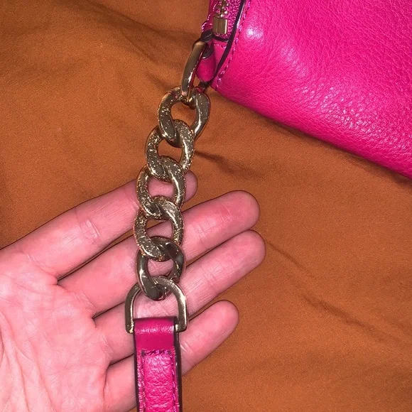 Hot Pink leather Michael Kors purse with gold accents 👛 💕